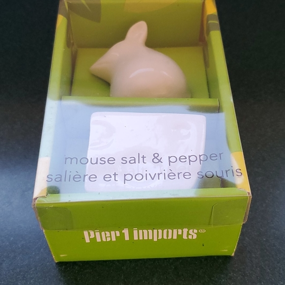 Mouse and cheese salt &pepper shaker set - Picture 2 of 5